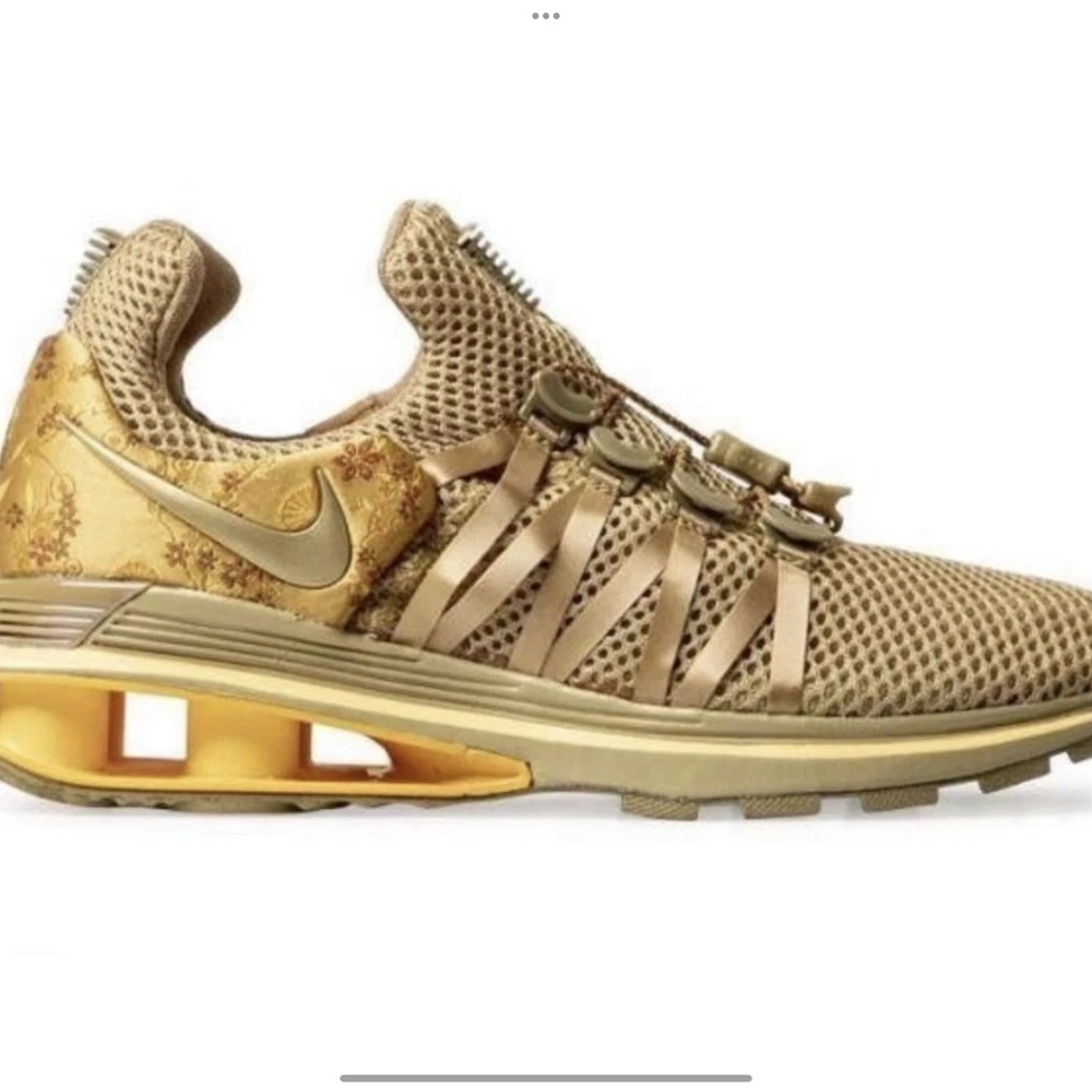 NIKE SHOX METALLIC GOLD WOMENS